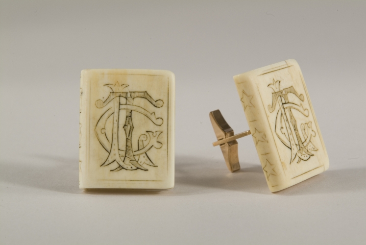 CUFF LINKS